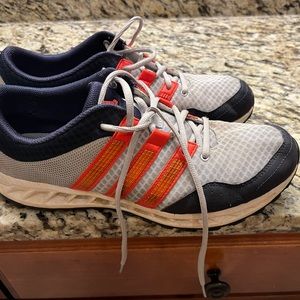 Men’s adidas 9.5 shoe. Gray with navy/orange accents.
